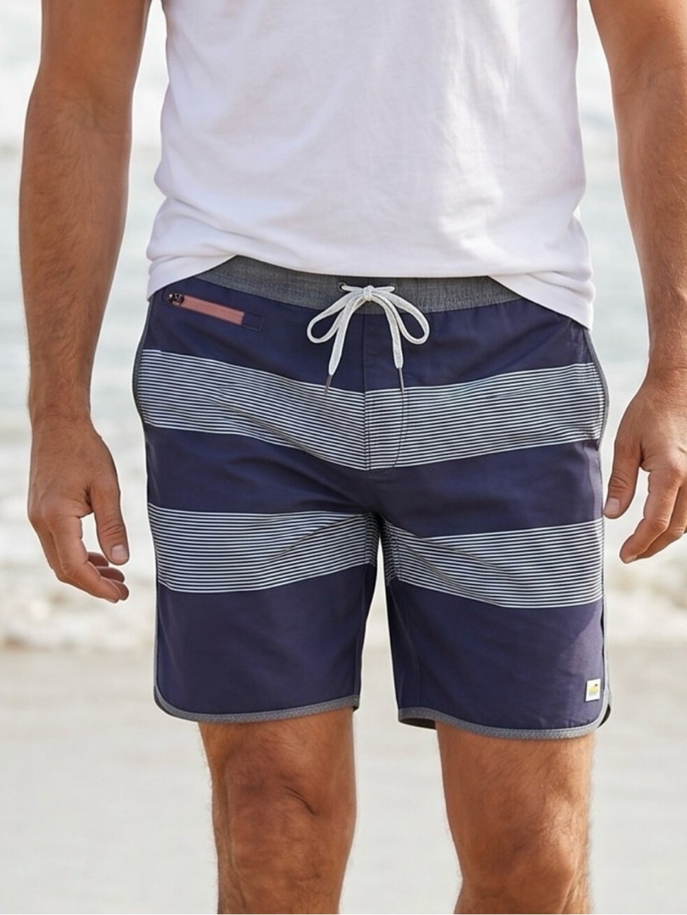 Vuori The Banks Men's Navy Striped Swim Beach Boardshorts resort streetwear L